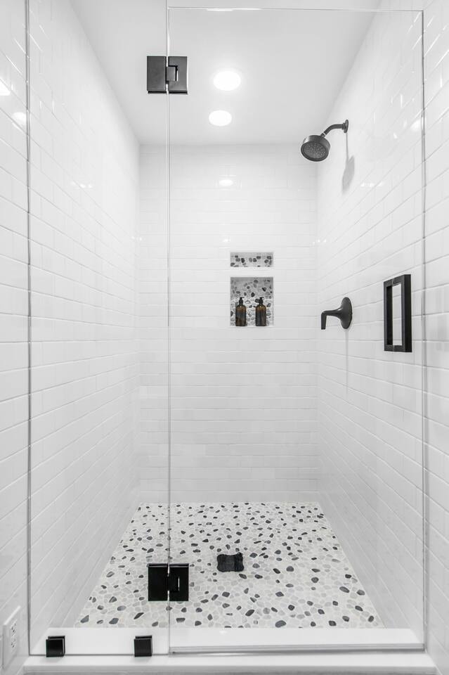 Master Suite — walk-in shower detail